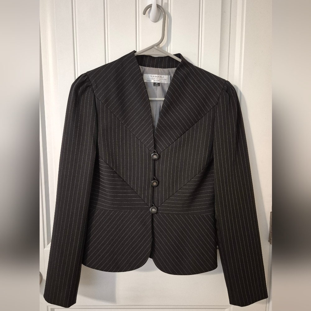 Tahari ASL Charcoal Pinstripe Blazer Skirt Suit Set Sz 2P
